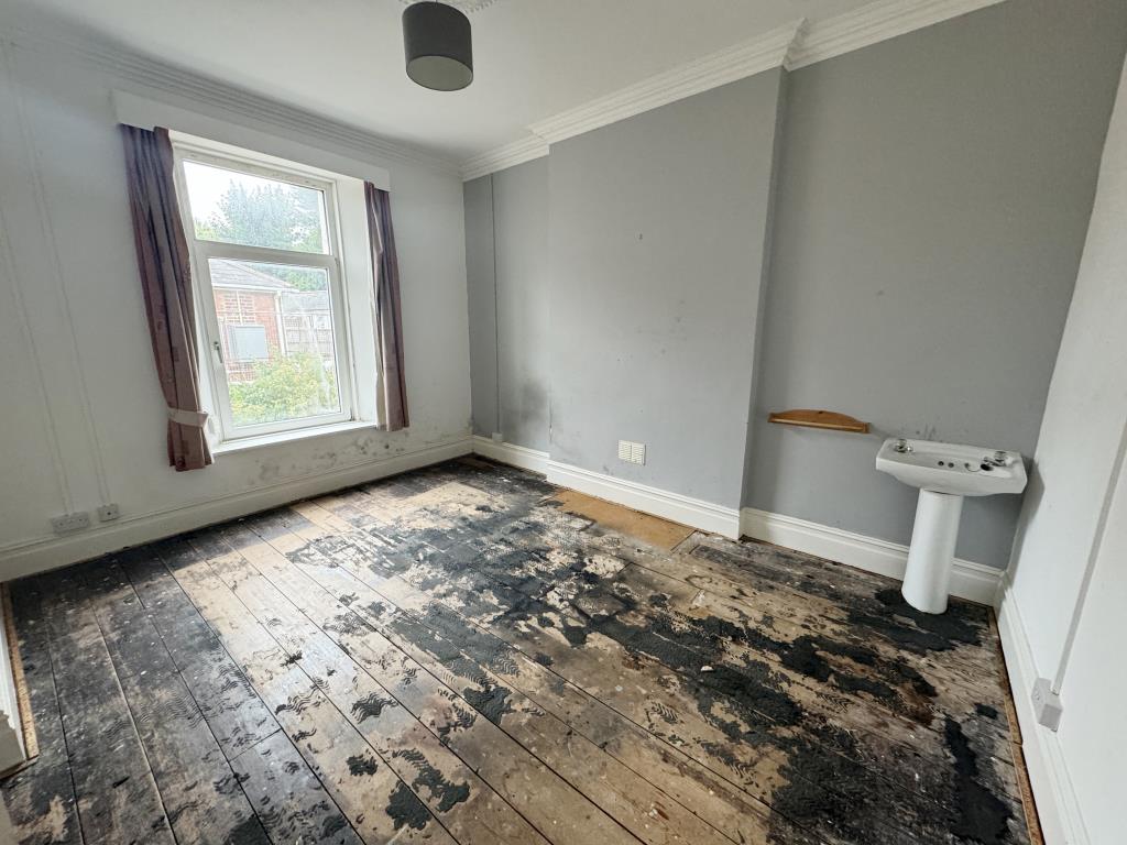 Lot: 30 - MIXED USE PROPERTY FOR INVESTMENT OR OCCUPATION - View of the ground floor dining room/fifth bedroom